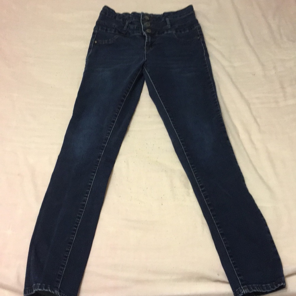 Cute High-Wasted Jeans from Refuge